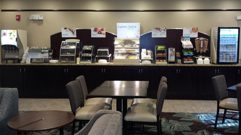 Holiday Inn Express & Suites Emporia Northwest By Ihg Eksteriør billede