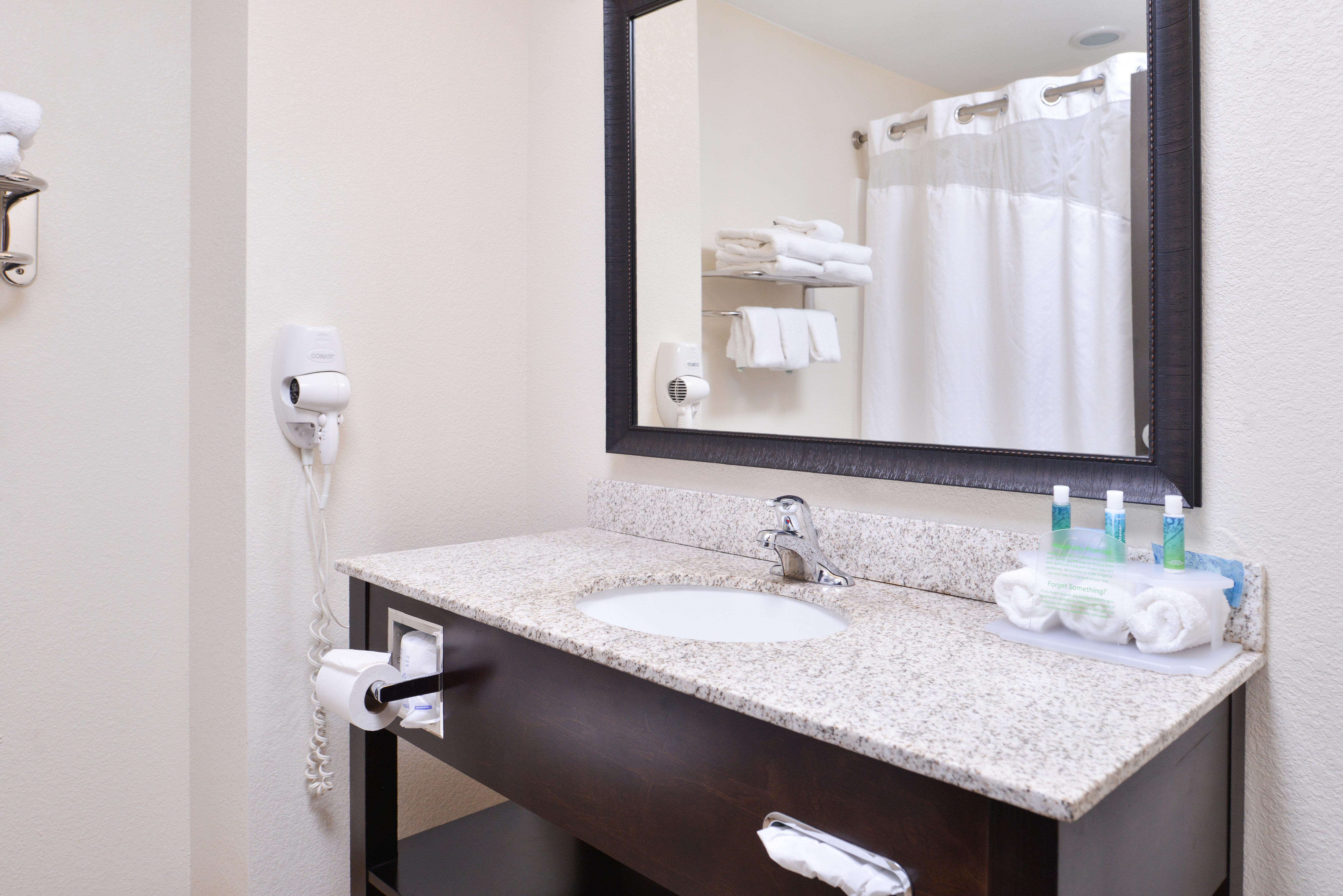 Holiday Inn Express & Suites Emporia Northwest By Ihg Eksteriør billede