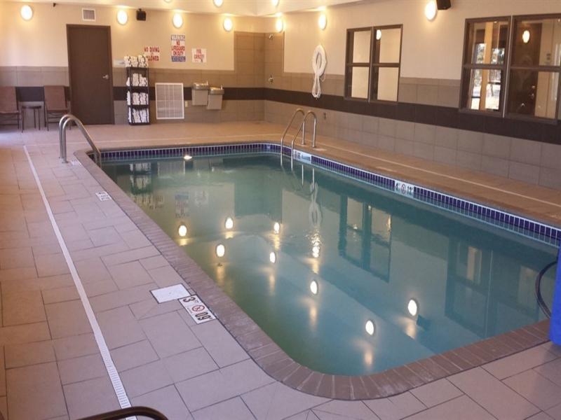 Holiday Inn Express & Suites Emporia Northwest By Ihg Eksteriør billede