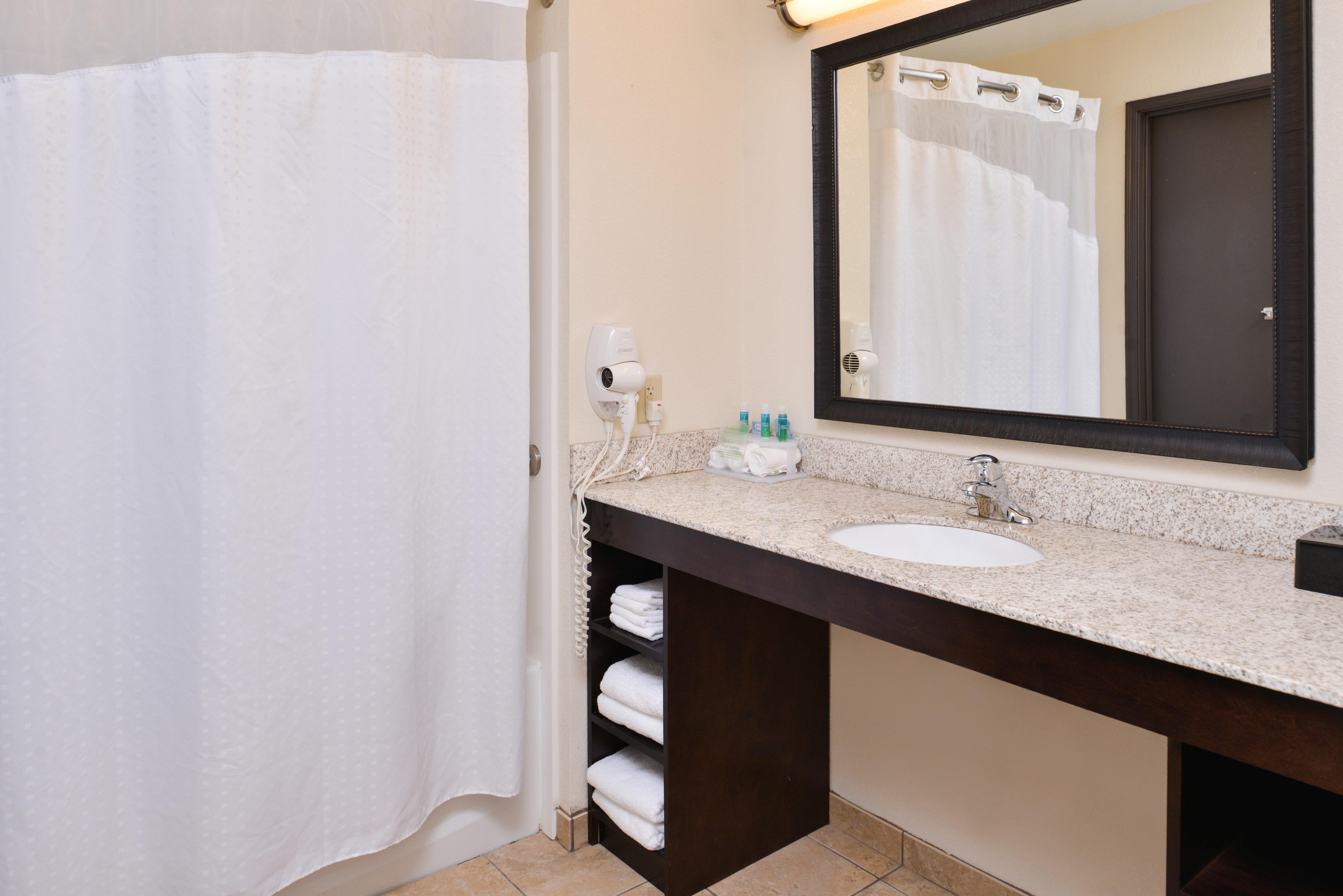 Holiday Inn Express & Suites Emporia Northwest By Ihg Eksteriør billede