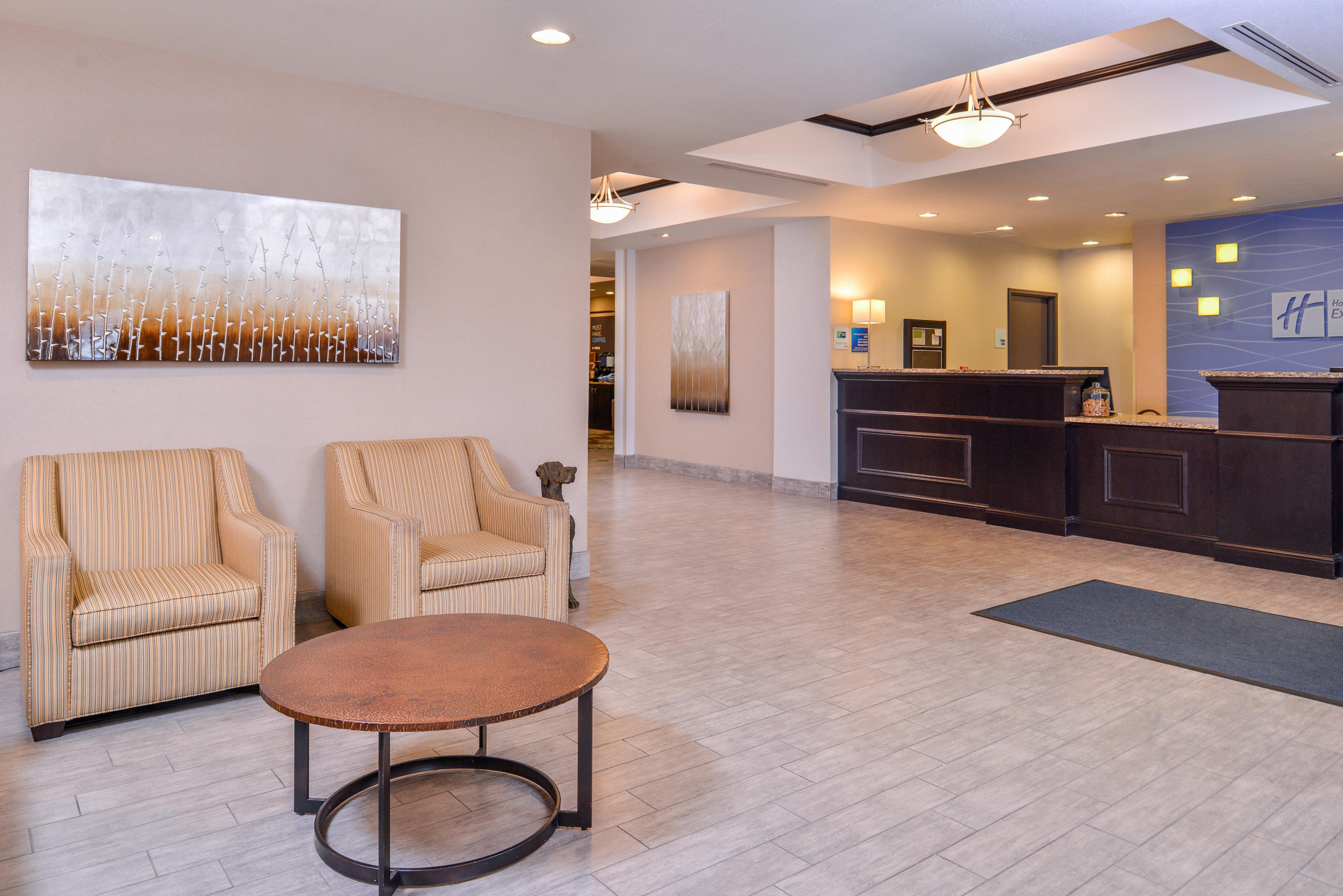 Holiday Inn Express & Suites Emporia Northwest By Ihg Eksteriør billede