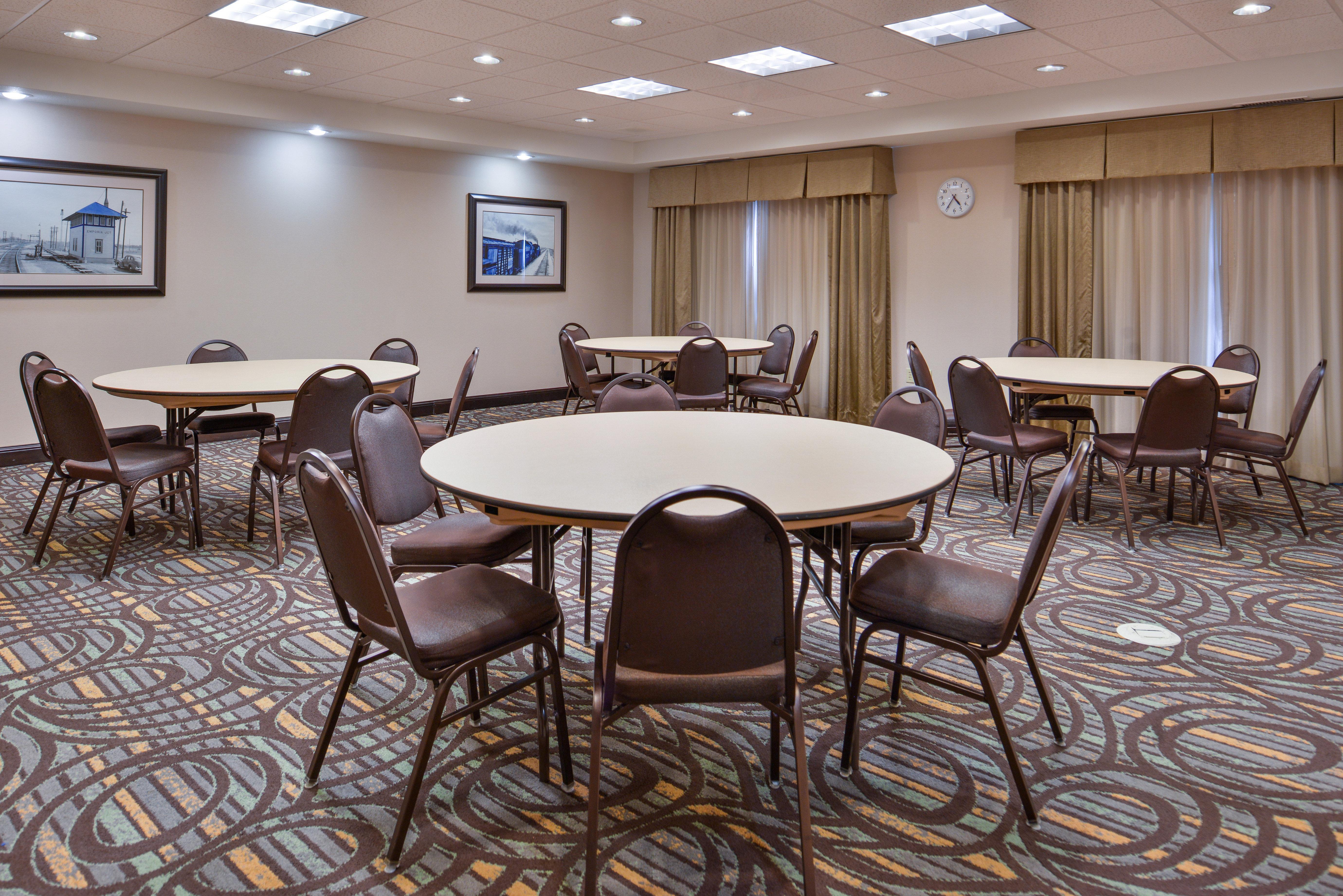 Holiday Inn Express & Suites Emporia Northwest By Ihg Eksteriør billede